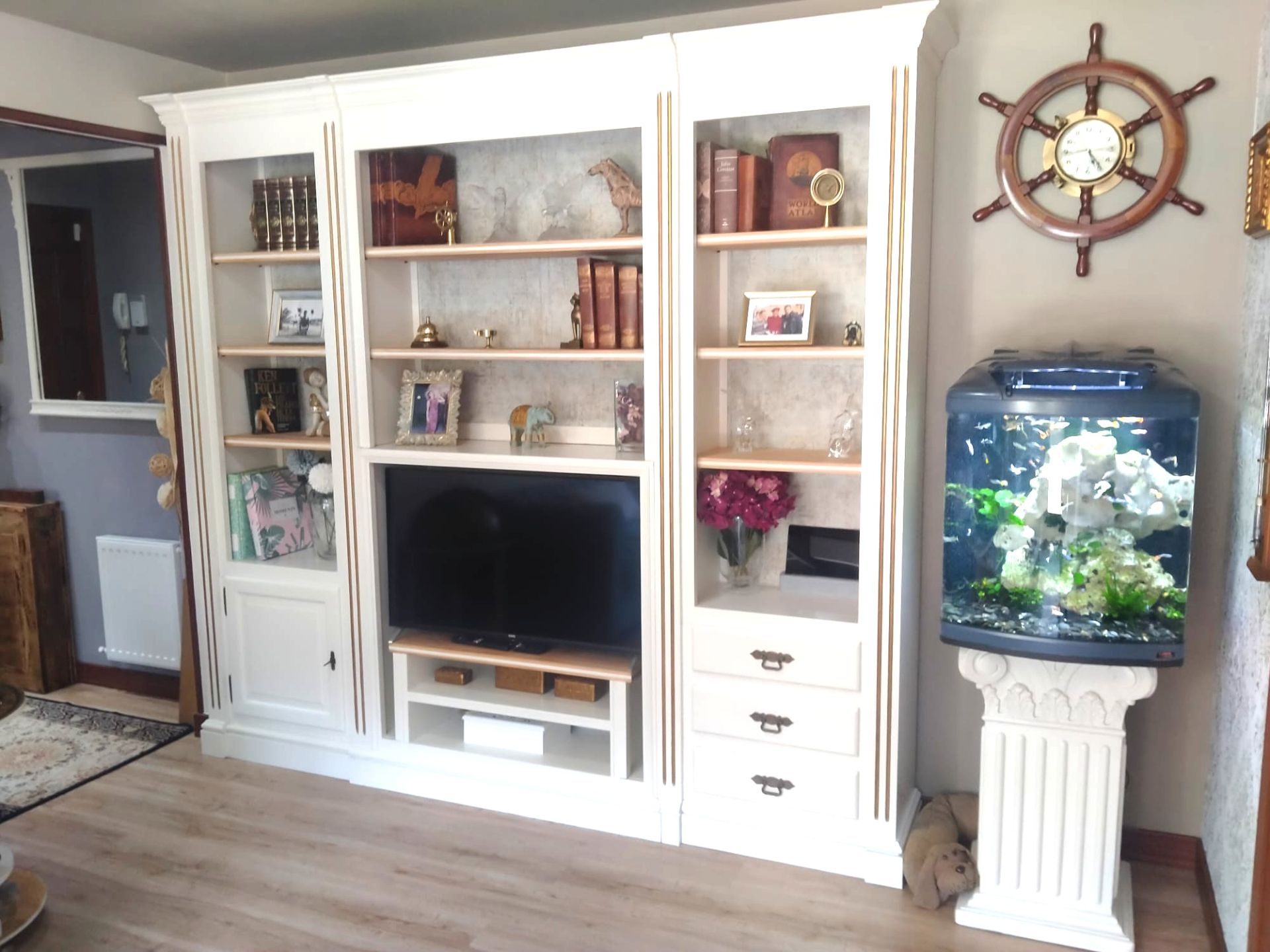 Sala d'estar de Planta baixa en venda en Castro-Urdiales amb Jardí privat, Terrassa i Piscina comunitària