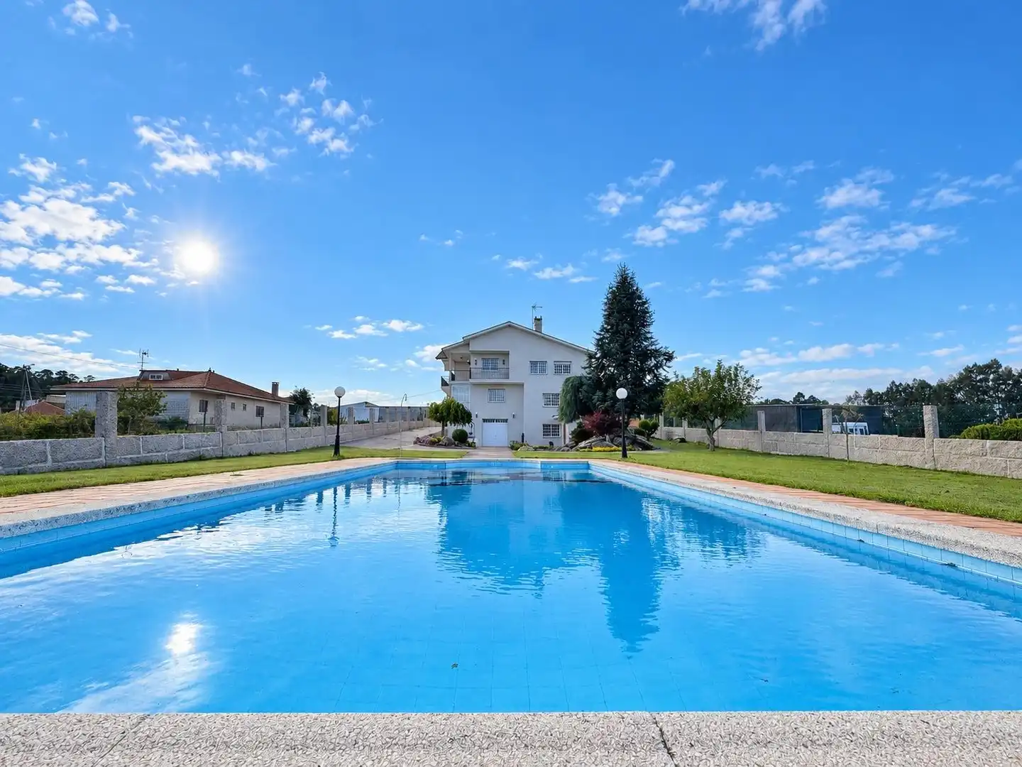 Piscina de Casa o chalet en venta en Barro con Calefacción, Jardín privado y Terraza