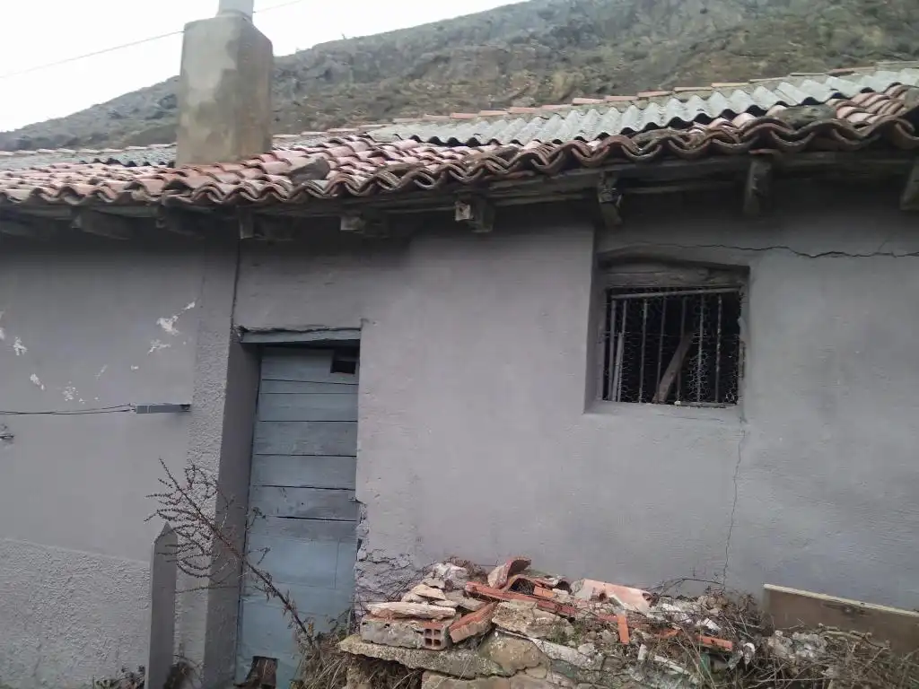 Vista exterior de Casa adosada en venta en La Pola de Gordón 