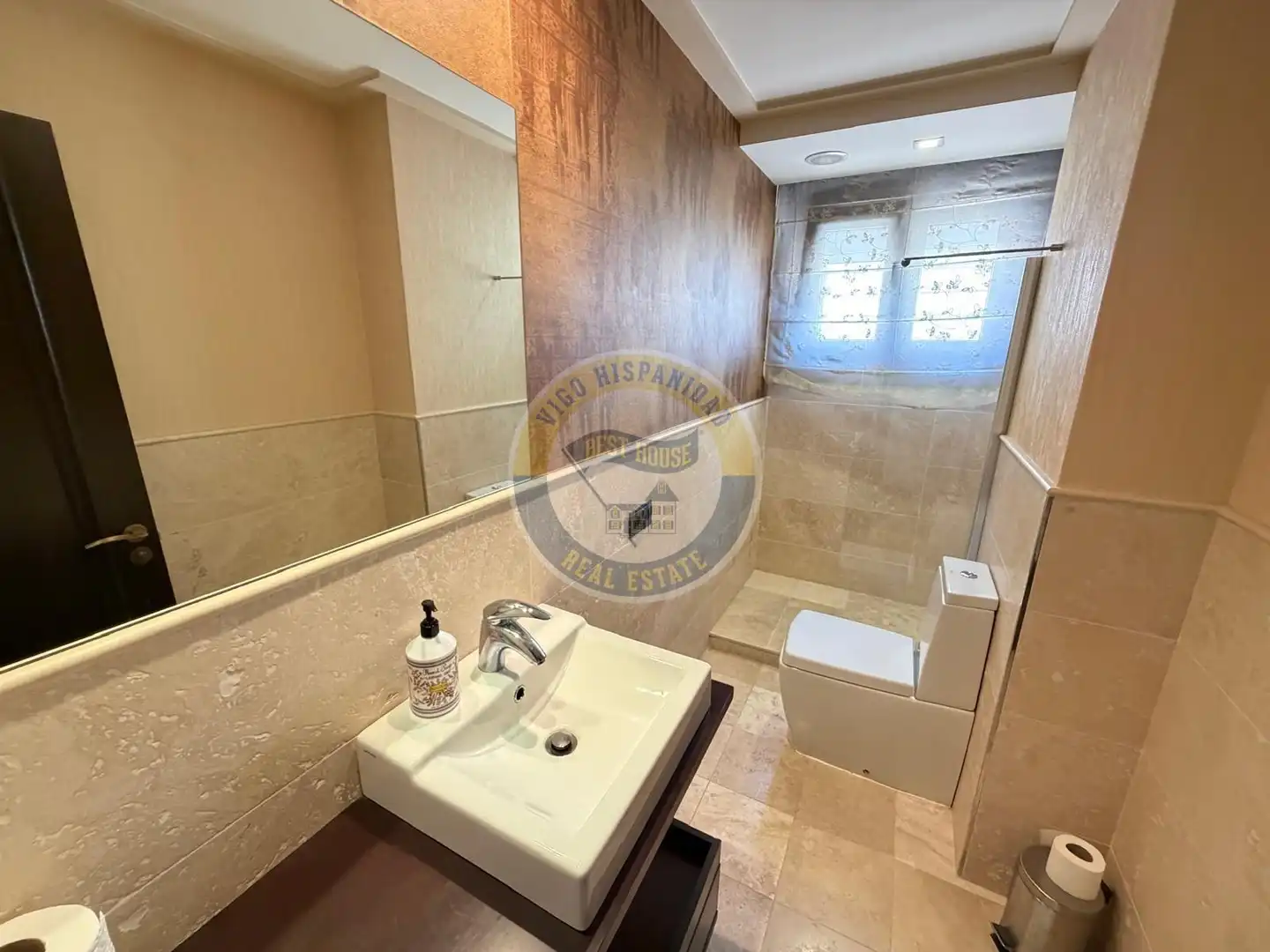 Badezimmer von Dachboden zur Miete in Vigo  mit Heizung, Parkett und Terrasse