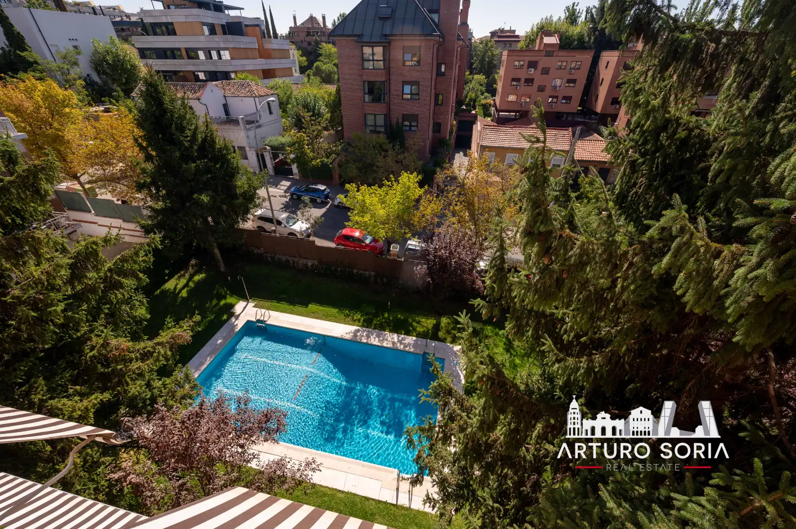 Piscina de Dúplex en venda en Madrid amb Piscina comunitària