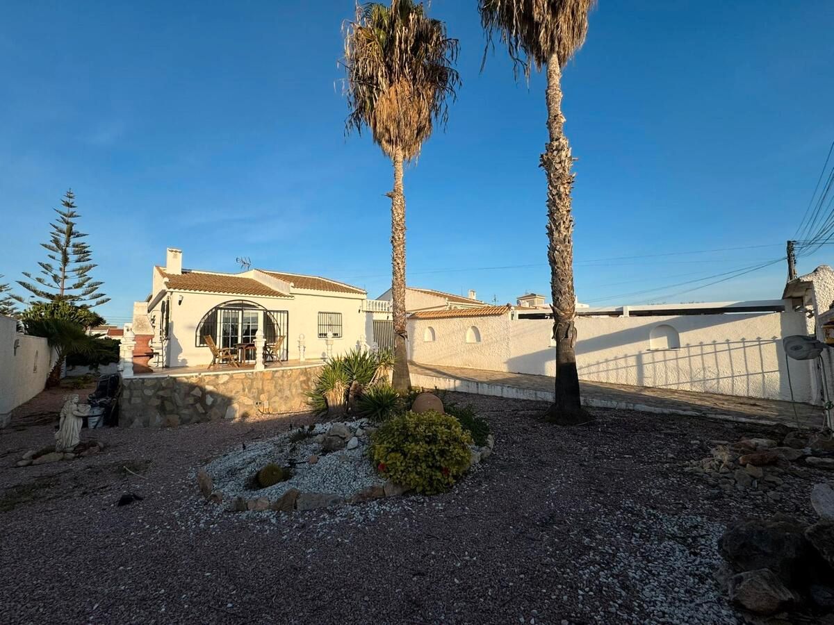 Exterior view of House or chalet for sale in Torrevieja  with Air Conditioner, Private garden and Terrace