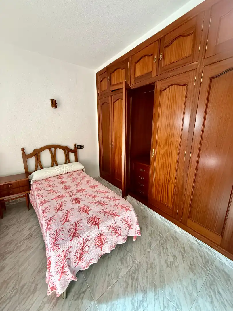 Habitación de Casa adosada en venta en Picassent con Calefacción, Terraza y Amueblado