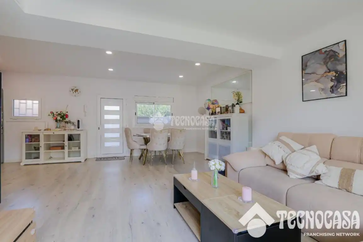 Casa aparellada en venda a Sant Vicenç Dels Horts, imagen 11