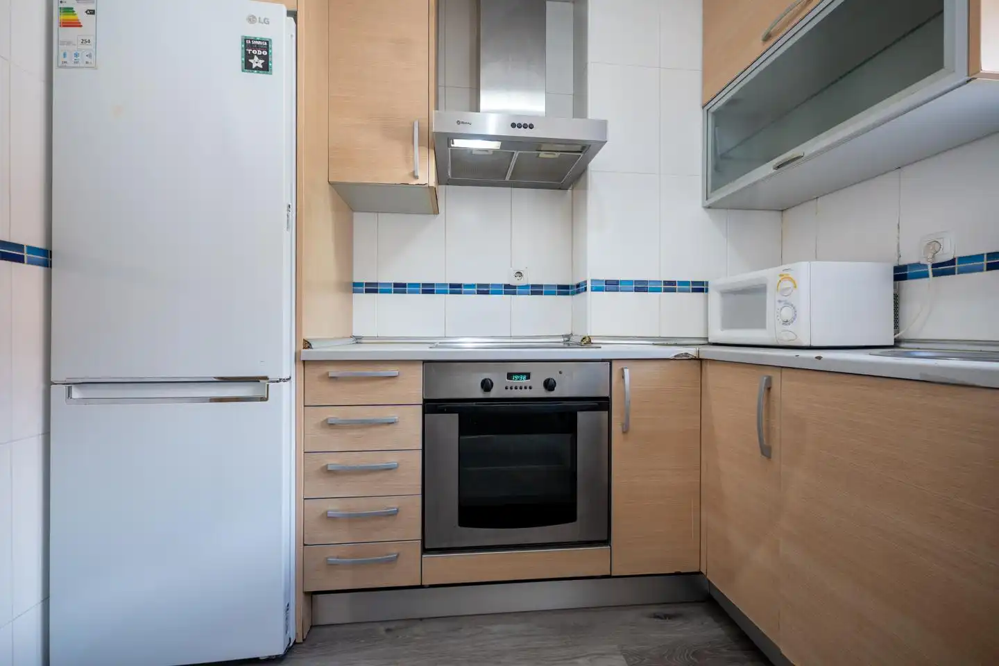 Küche von Erdgeschoss zum Verkauf in Ávila mit Heizung, Privatgarten und Terrasse