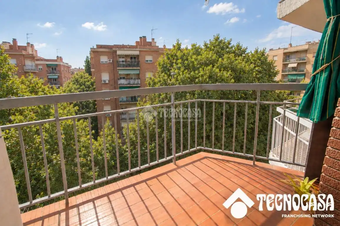 Wohnung mit Terrasse zum Verkauf in Nou Barris