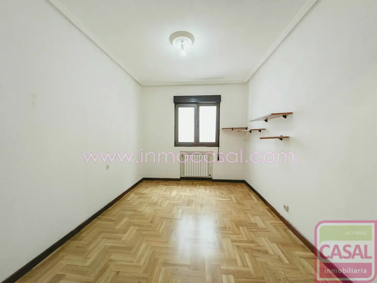 Habitación de Piso en venta en Oviedo  con Calefacción, Trastero y Amueblado