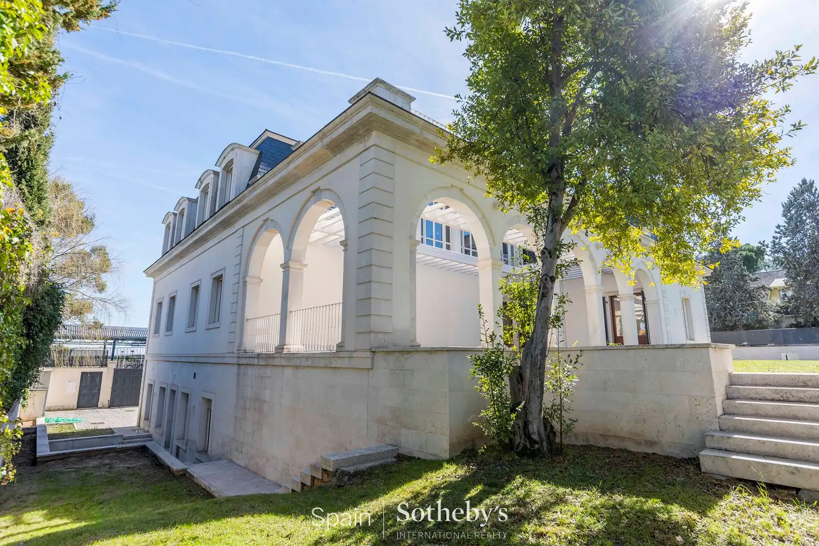Vista exterior de Casa o chalet en venta en Madrid con Aire acondicionado, Calefacción y Jardín privado