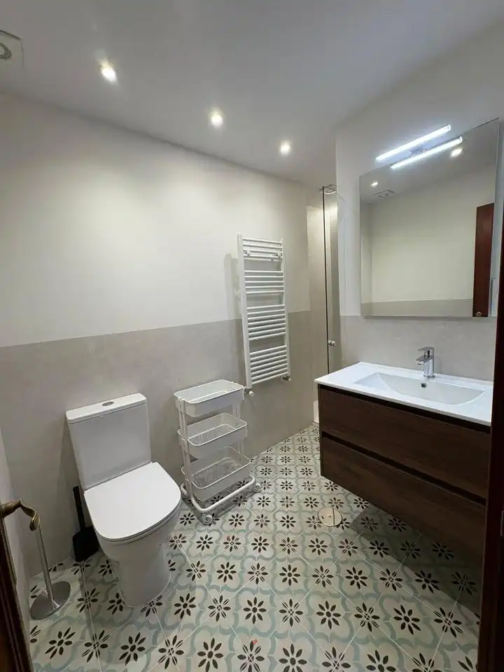 Baño de Piso de alquiler en Santander con Amueblado