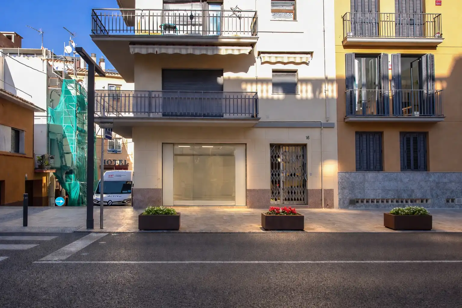 Vista exterior de Local en venda en Sant Feliu de Guíxols amb Aire condicionat i Calefacció