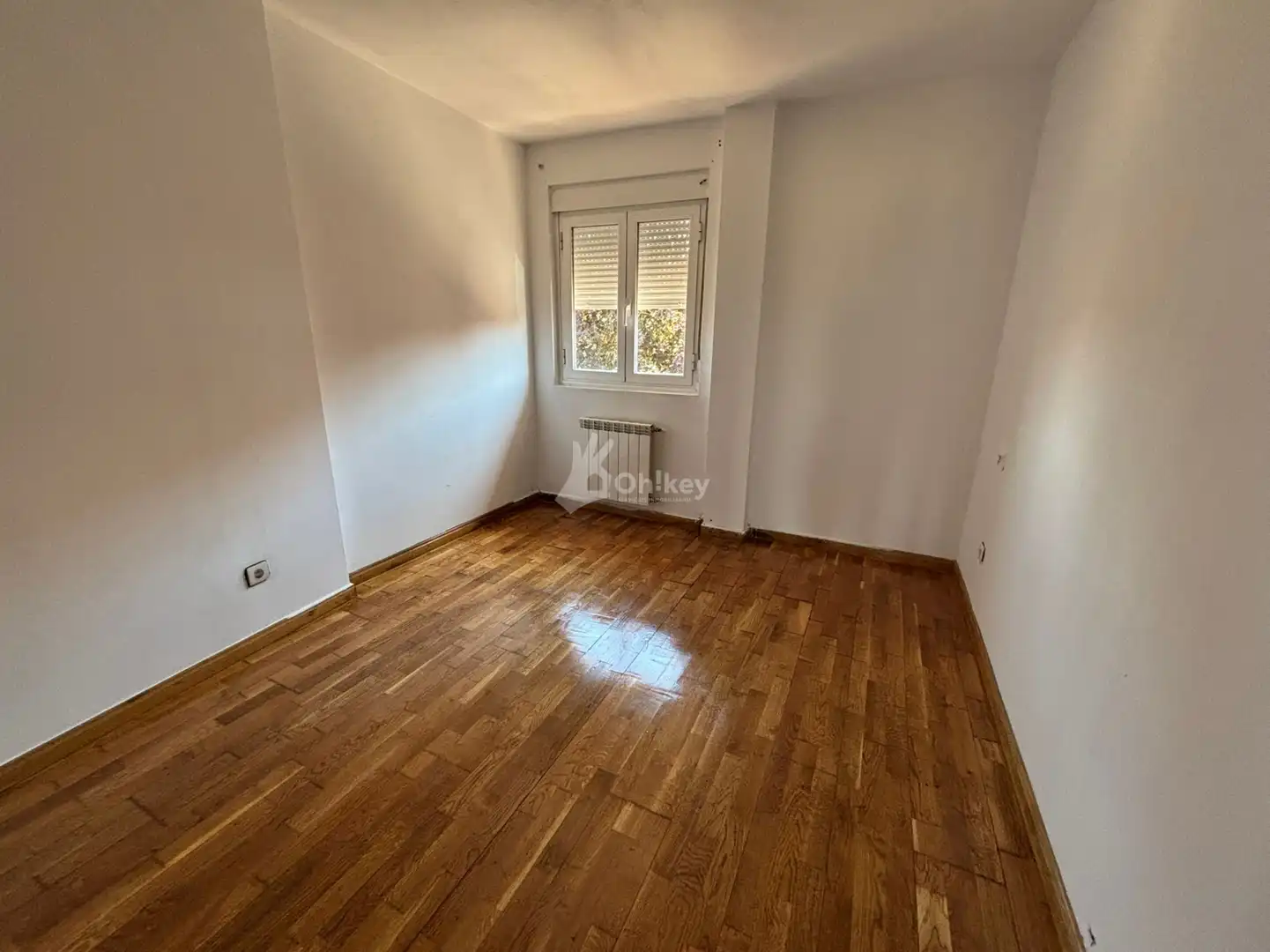Bedroom of Houses for sale in Onzonilla  with Heating, Parquet flooring and Swimming Pool