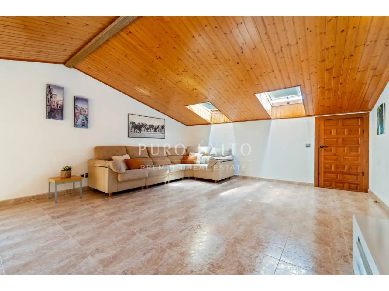 Sala de estar de Casa o chalet en venta en El Pla de Santa Maria con Aire acondicionado, Jardín privado y Terraza