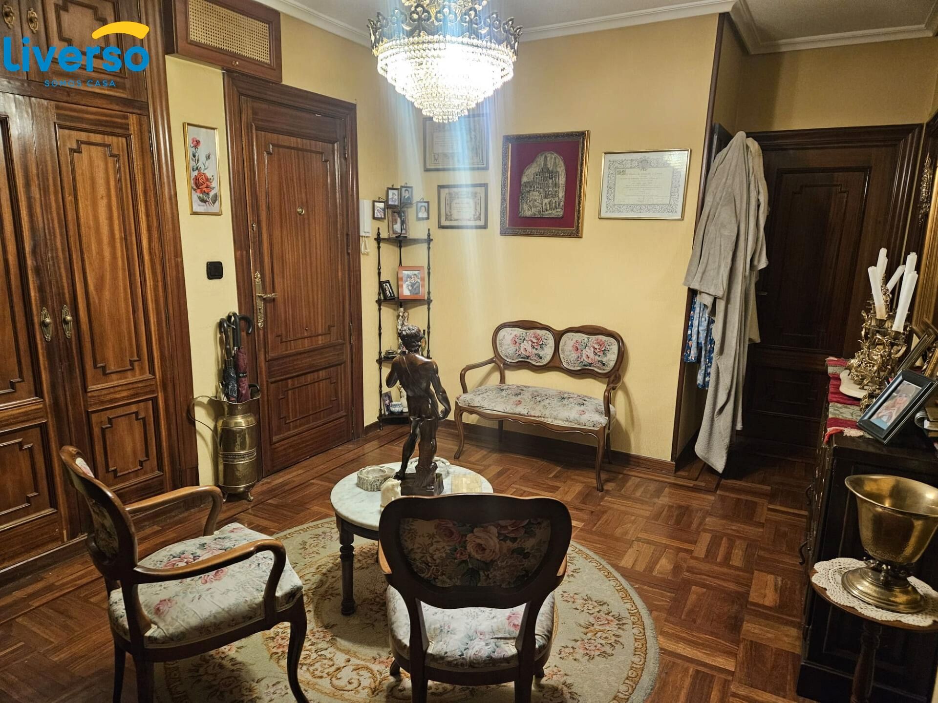 Living room of Flat for sale in Burgos Capital  with Heating, Parquet flooring and Terrace