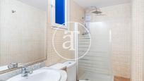 Bathroom of Flat to rent in  Barcelona Capital  with Air Conditioner, Furnished and Washing machine