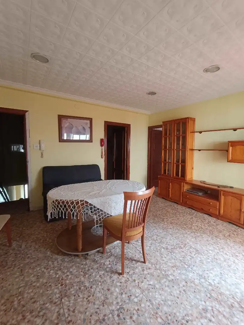 Sala d'estar de Dúplex en venda en Villanueva de la Serena amb Moblat i Balcó