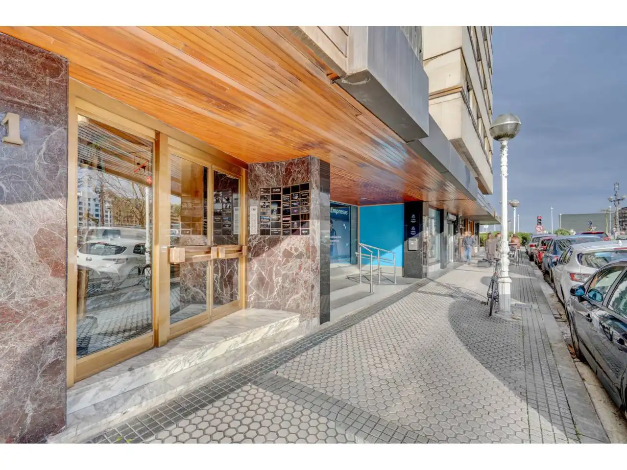 Vista exterior de Oficina en venda en Donostia - San Sebastián  amb Calefacció