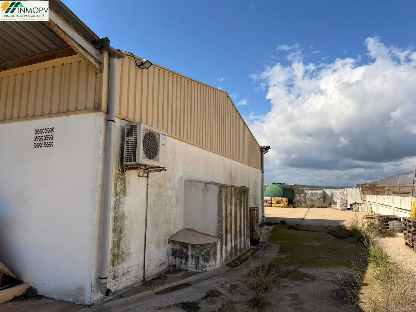 Vista exterior de Nau industrial en venda en Vinaròs