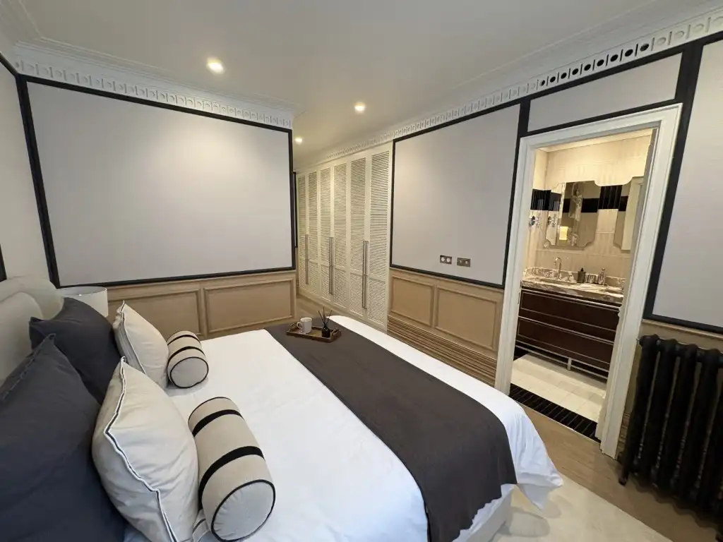 Habitación de Piso en venta en Madrid con Balcón