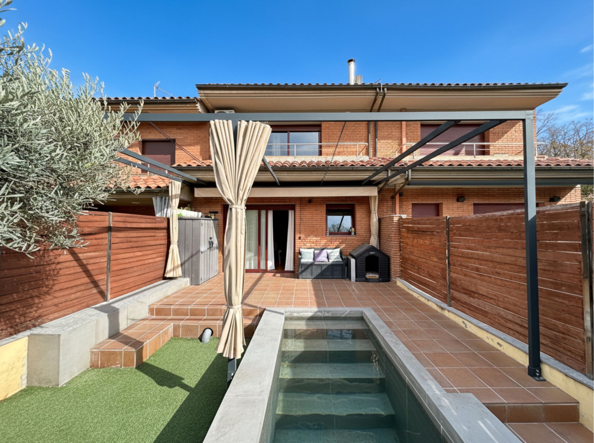 Piscina de Pis en venda en Torelló amb Aire condicionat, Calefacció i Jardí privat