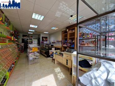 Local commercial à louer à Avenida Ris 32