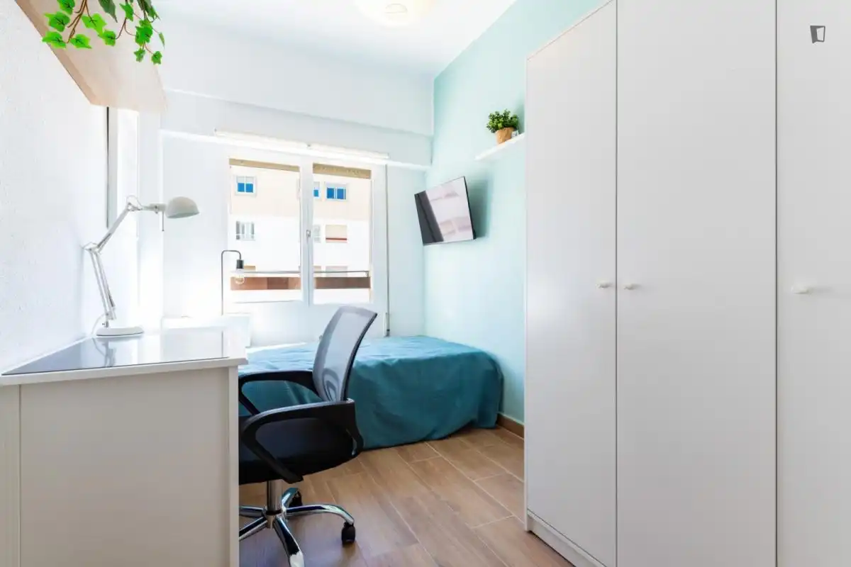 Dormitori de Apartament per a compartir en Castellón de la Plana / Castelló de la Plana amb Moblat, Rentadora i Microones