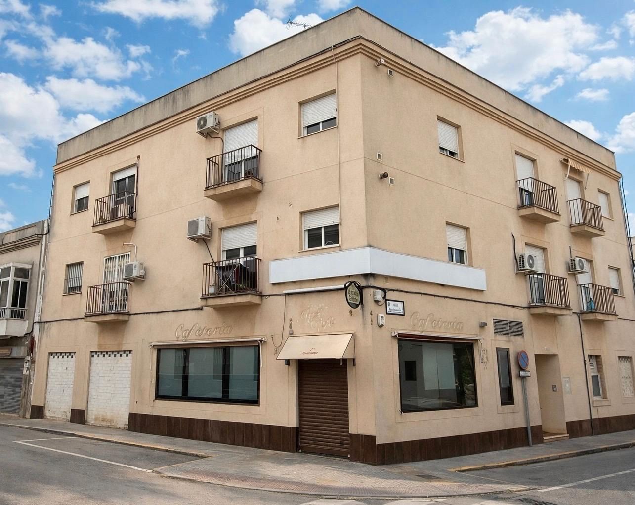 Außenansicht von Wohnung zum Verkauf in Chiclana de la Frontera mit Klimaanlage und Balkon