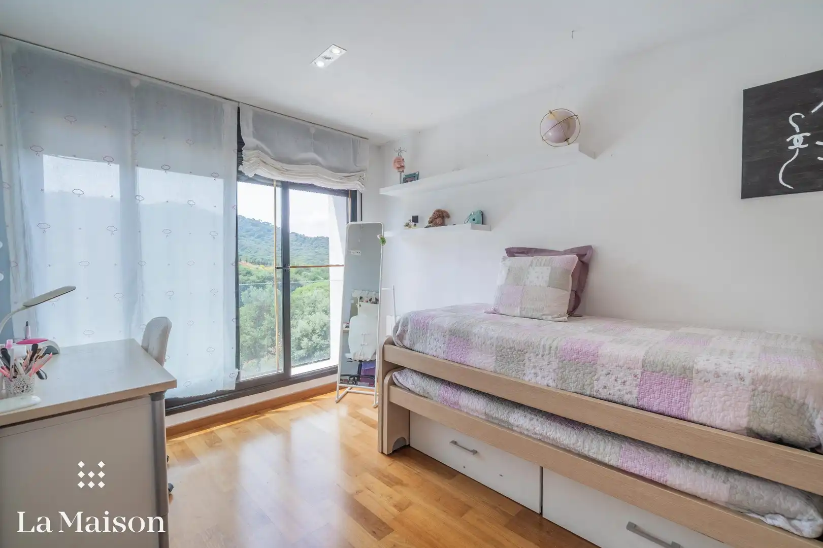 Dormitori de Casa o xalet en venda en Vilanova del Vallès amb Parquet, Terrassa i Piscina