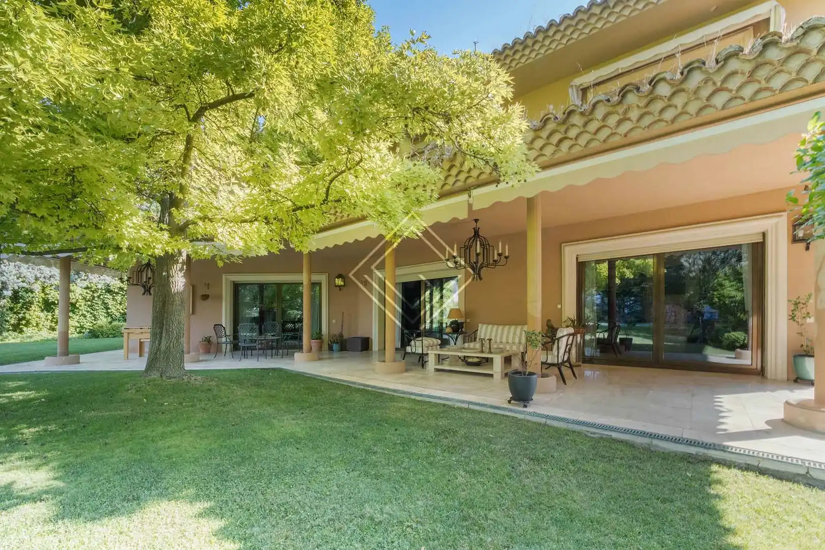 Jardí de Casa o xalet en venda en Madrid amb Jardí privat, Terrassa i Traster