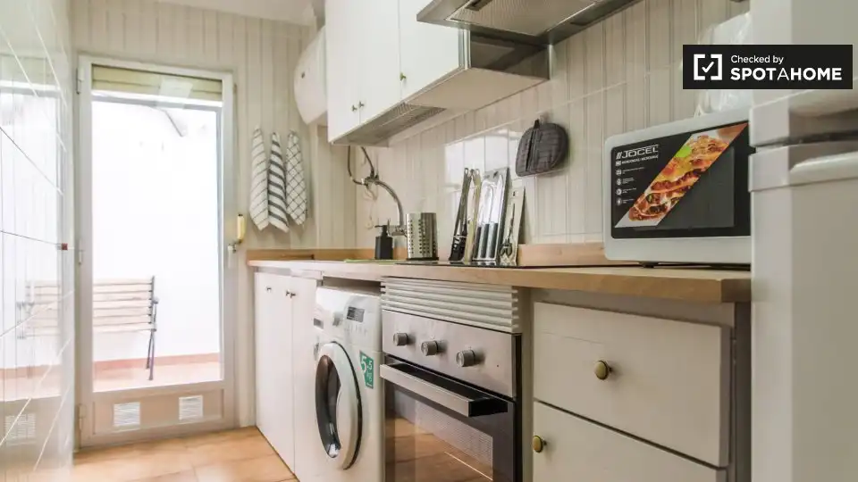 Kitchen of Flat for rent in Valencia  with Air Conditioner, Heating and Furnished
