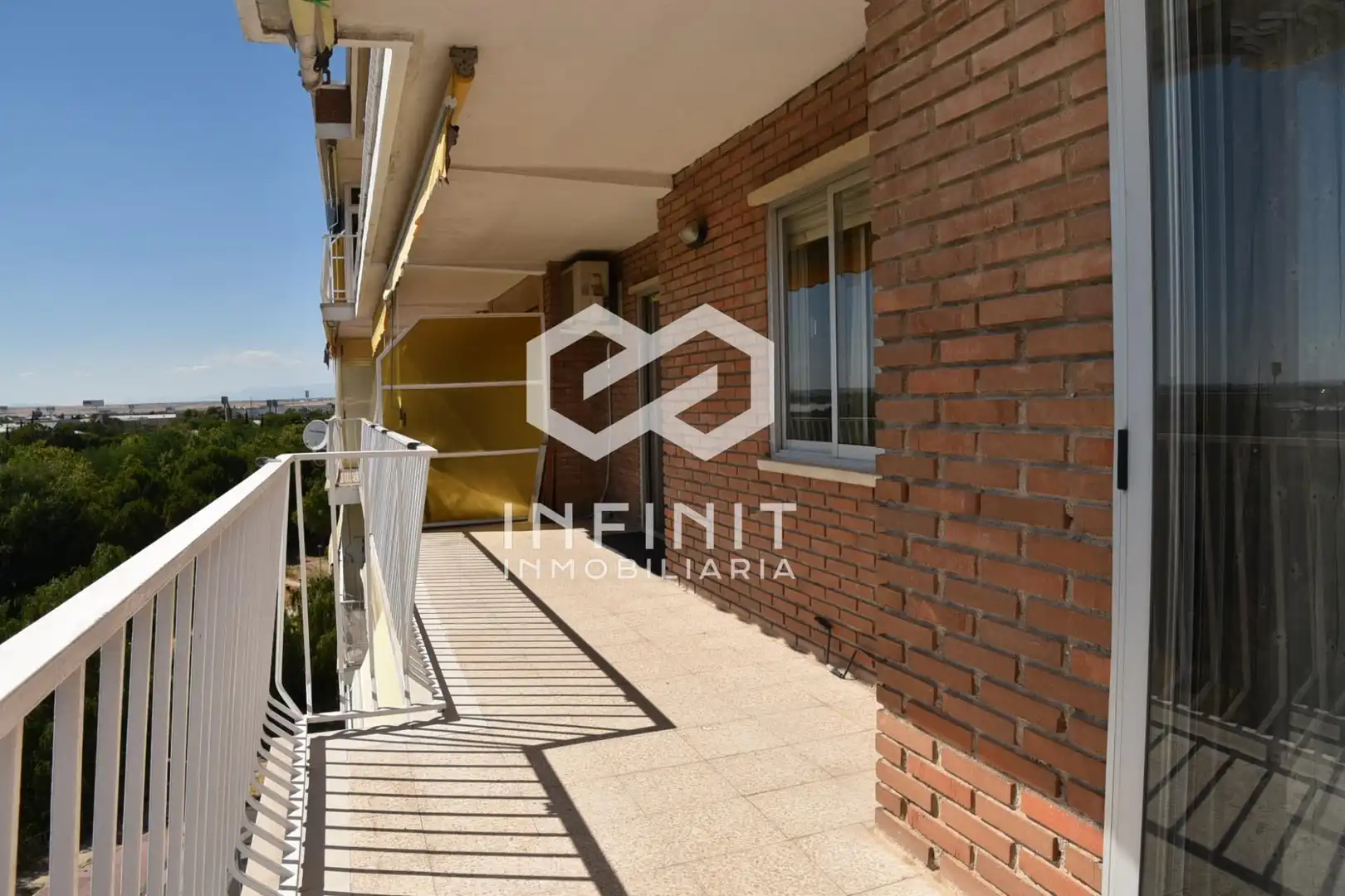 Exterior view of Flat for sale in Alcalá de Henares  with Air Conditioner, Heating and Terrace