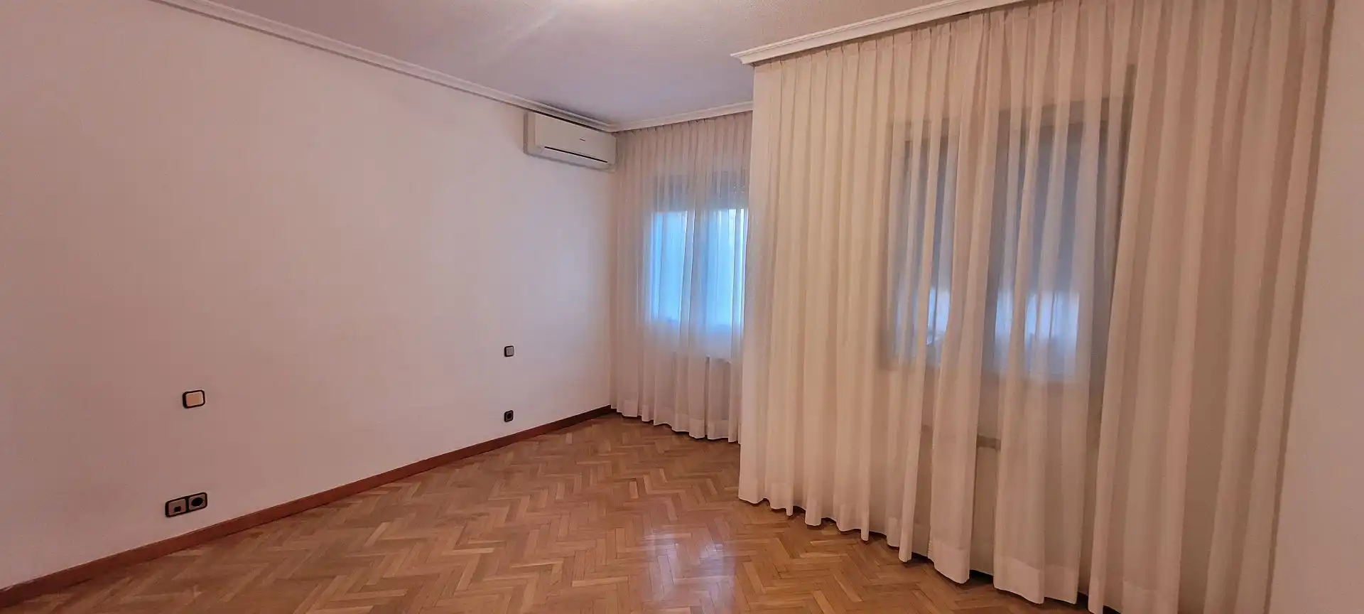 Bedroom of Flat for rent in Madrid  with Air Conditioner, Heating and Terrace
