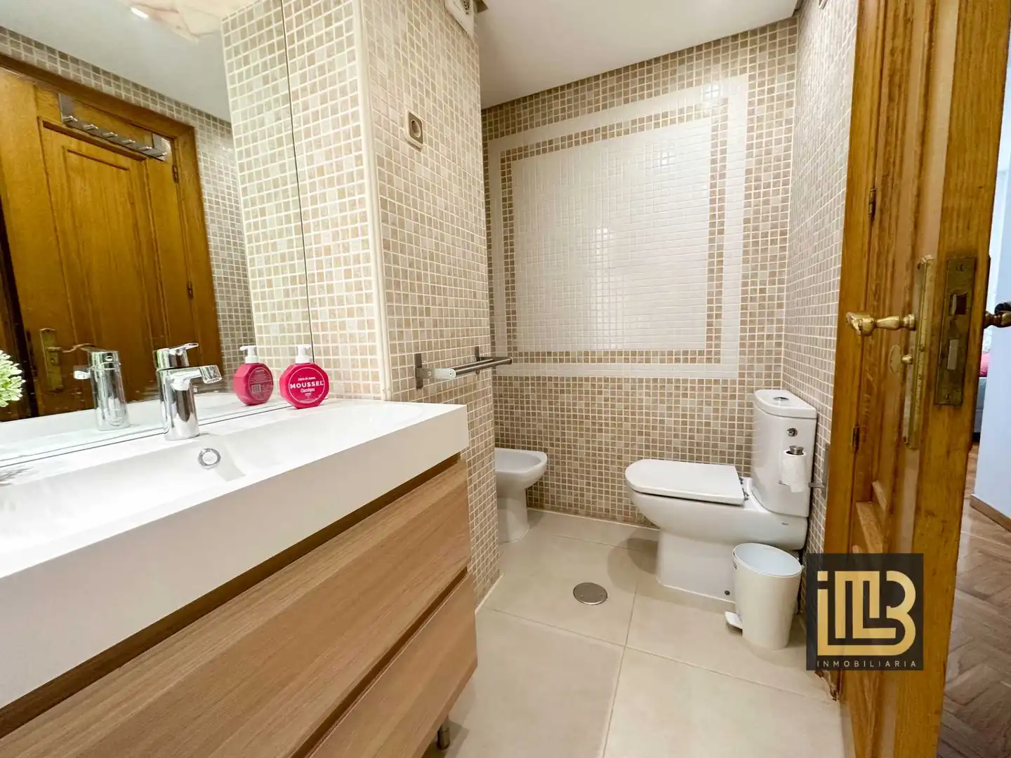 Bathroom of Flat for sale in Málaga  with Air Conditioner, Heating and Terrace