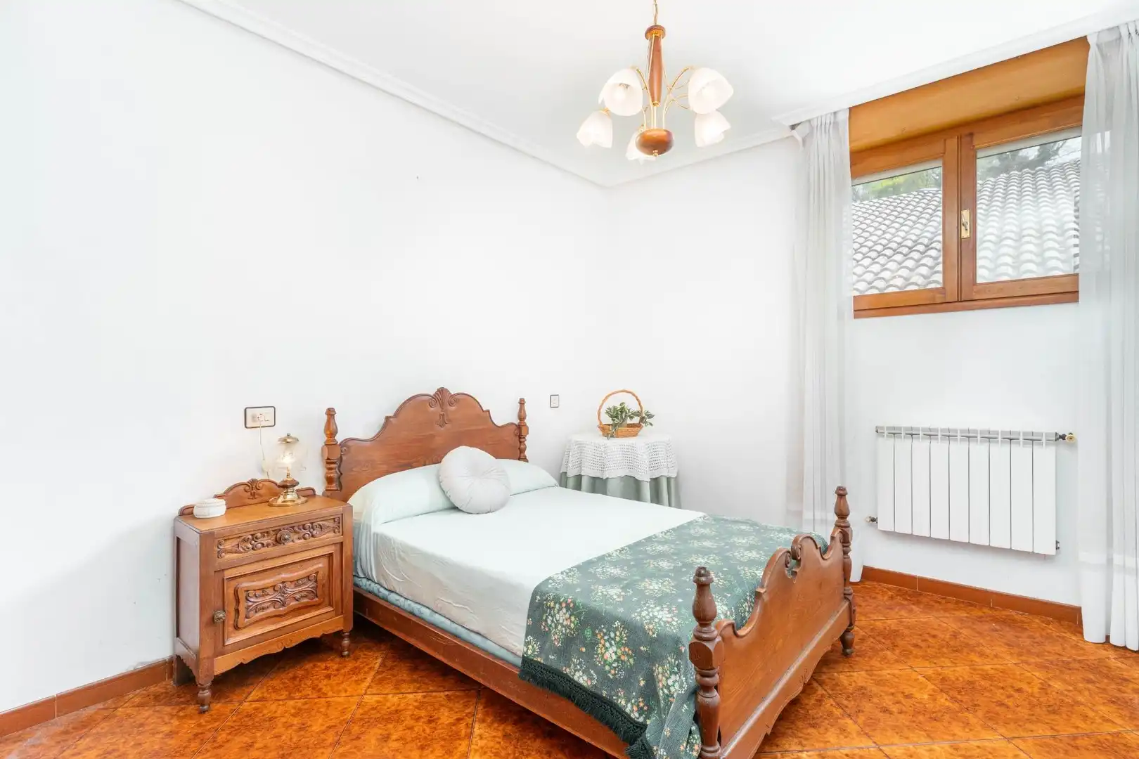 Dormitori de Casa o xalet en venda en Cangas del Narcea amb Calefacció, Terrassa i Moblat