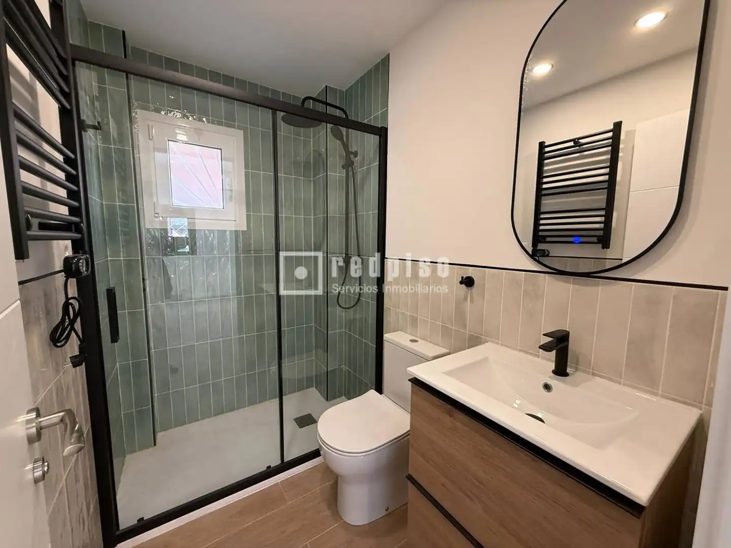 Badezimmer von Wohnung zum Verkauf in Madrid mit Klimaanlage und Heizung