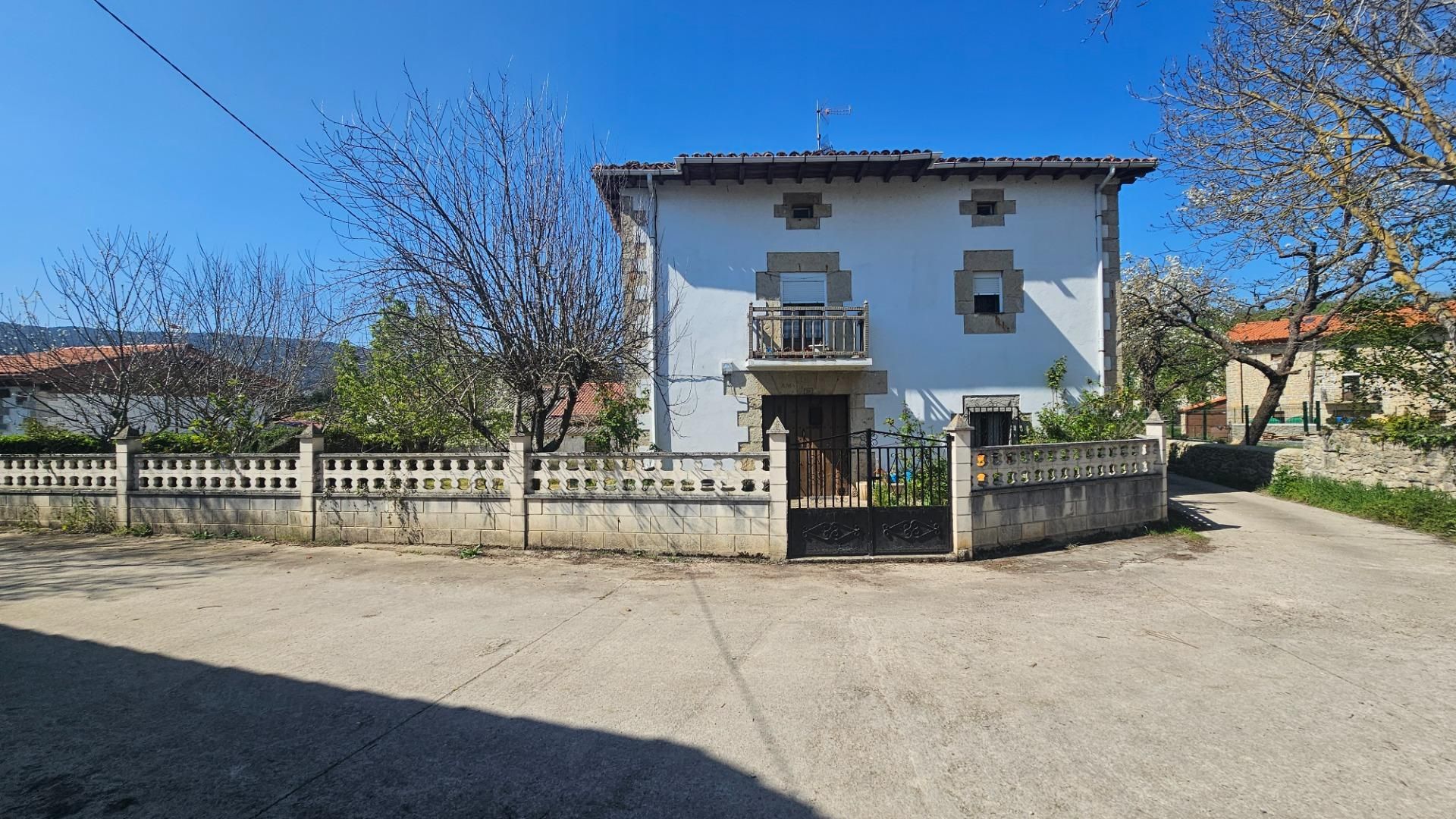 Exterior view of House or chalet for sale in Valle de Mena  with Heating, Private garden and Balcony