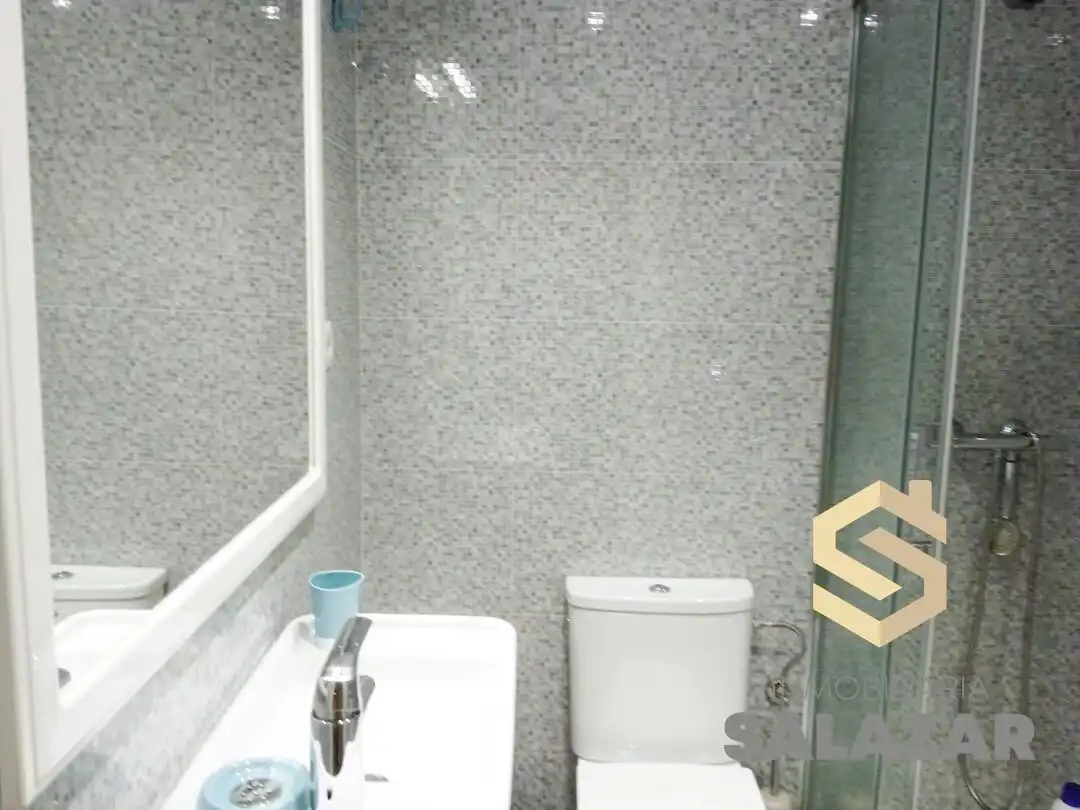 Baño de Piso de alquiler en Bilbao  con Calefacción, Terraza y Microondas