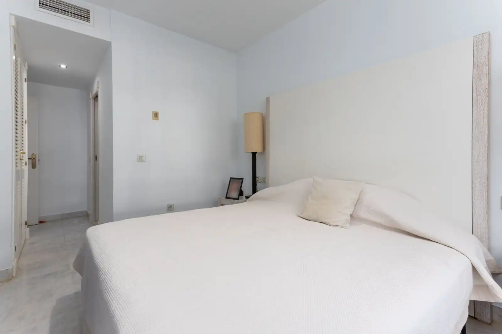 Habitación de Piso en venta en Marbella con Aire acondicionado, Terraza y Amueblado