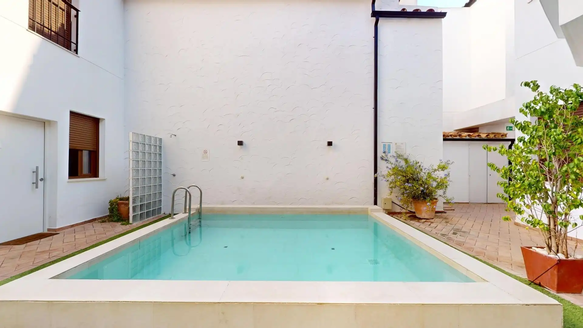 Swimming pool of Flat for sale in Córdoba  with Air Conditioner, Heating and Furnished