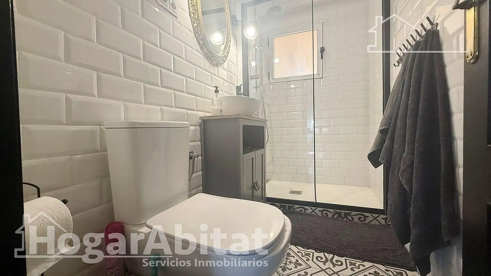 Baño de Piso en venta en Gandia con Aire acondicionado, Calefacción y Amueblado