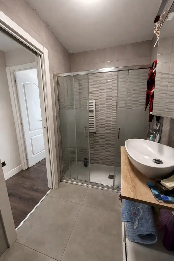 Badezimmer von Wohnung zum Verkauf in Erandio mit Heizung, Abstellraum und Balkon