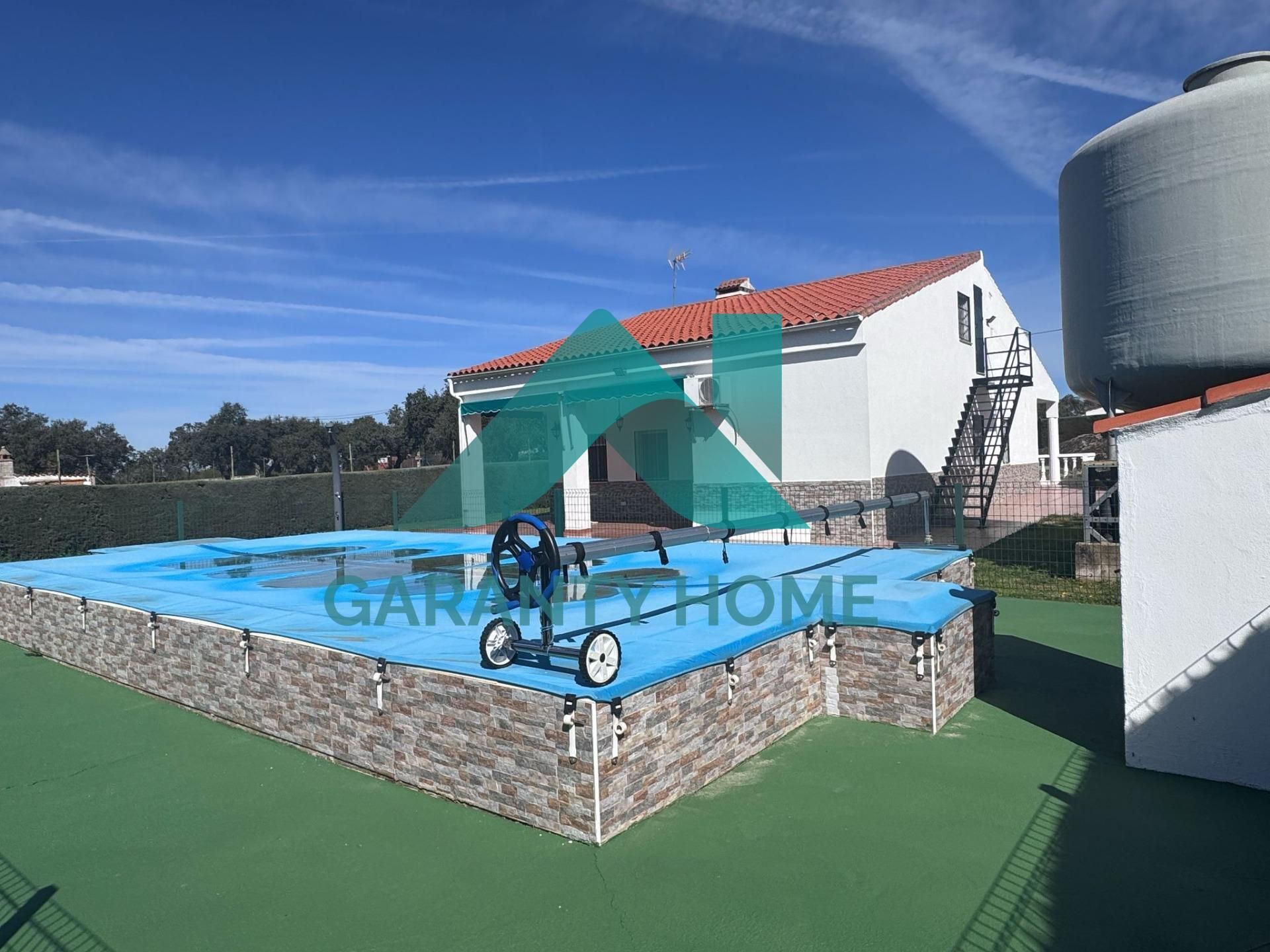 Piscina de Casa o xalet en venda en Cáceres Capital amb Calefacció, Jardí privat i Traster