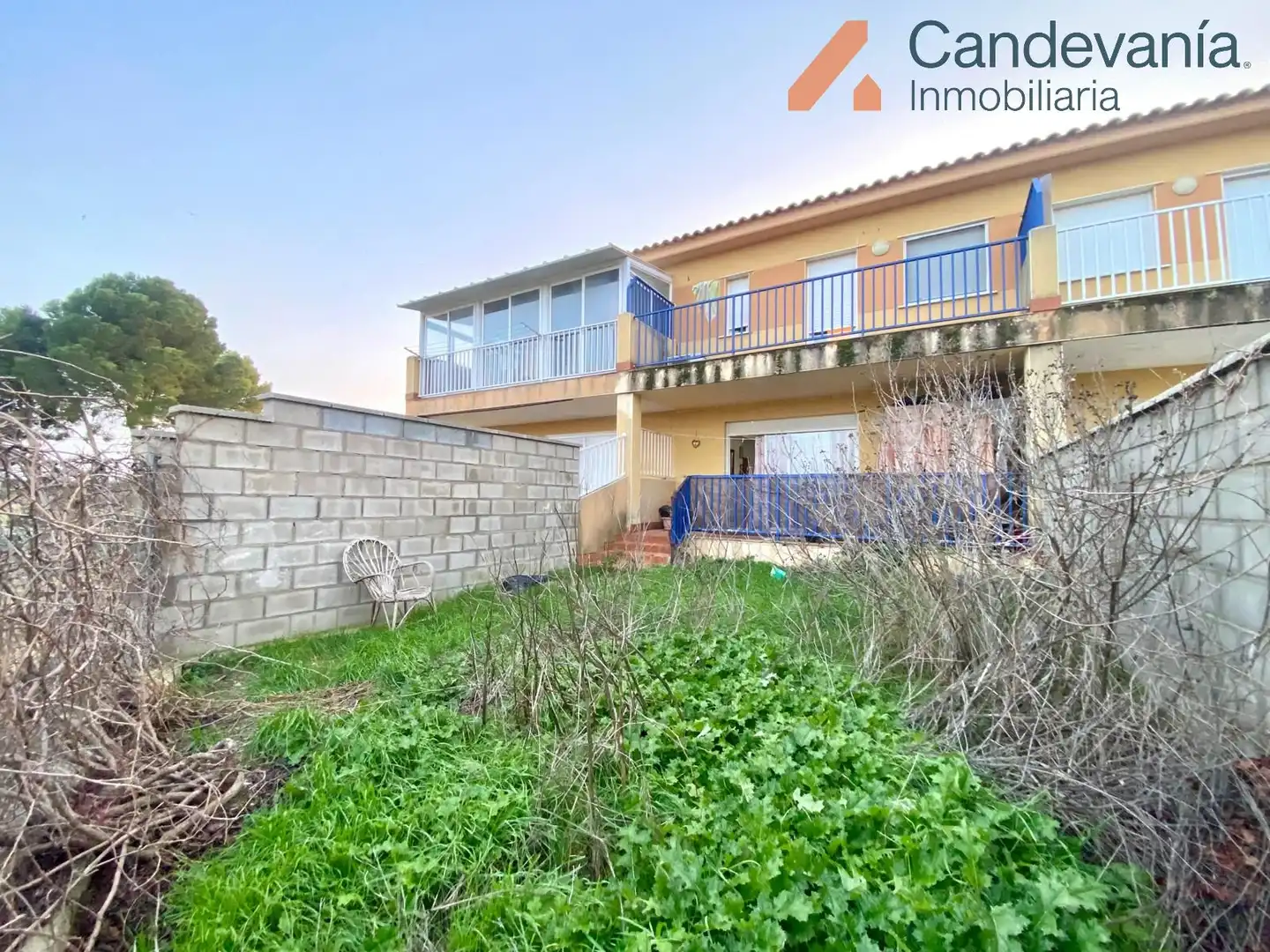 Vista exterior de Casa adosada en venta en Las Pedrosas con Aire acondicionado, Calefacción y Jardín privado