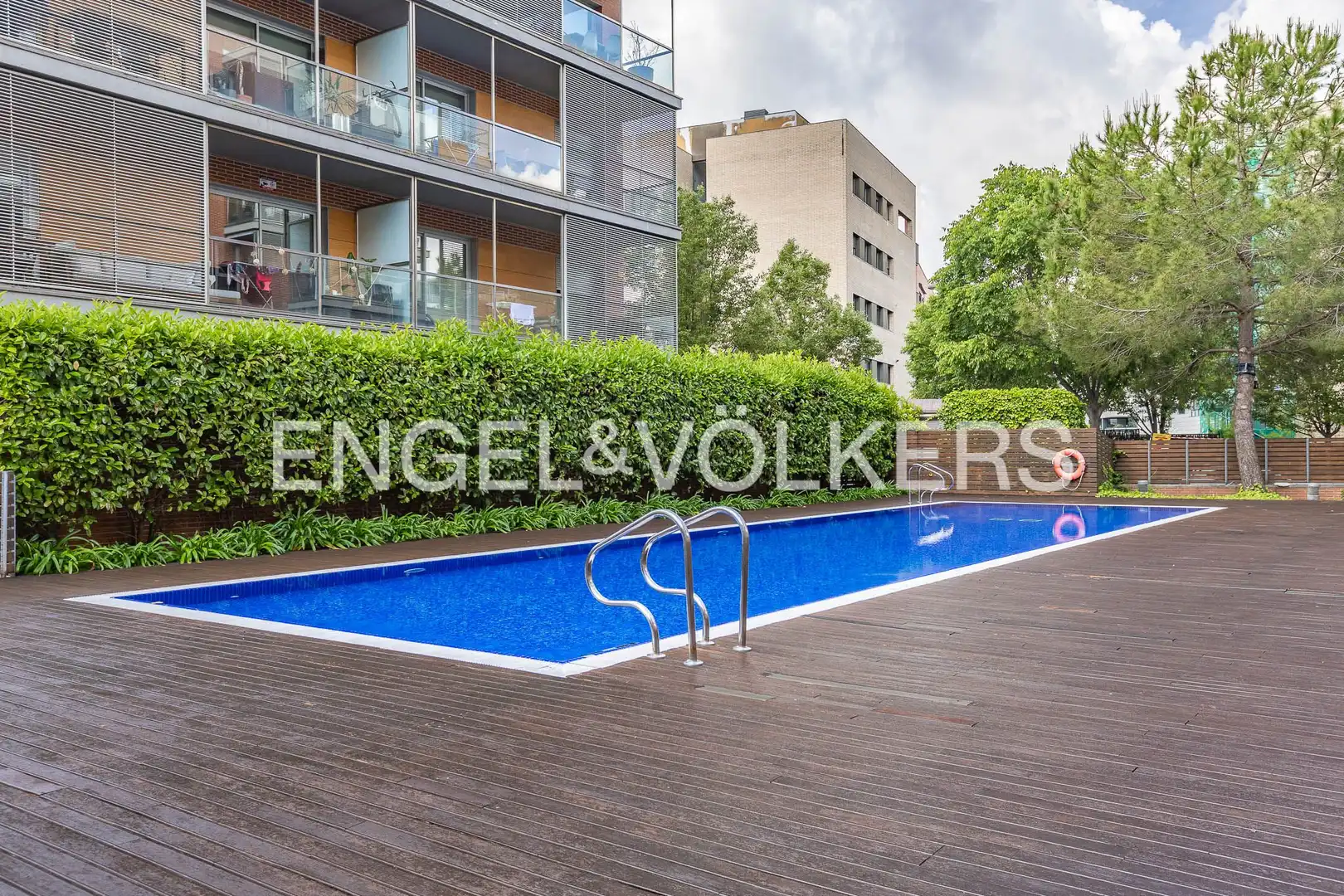 Piscina de Pis en venda en Sant Cugat del Vallès amb Aire condicionat, Calefacció i Parquet