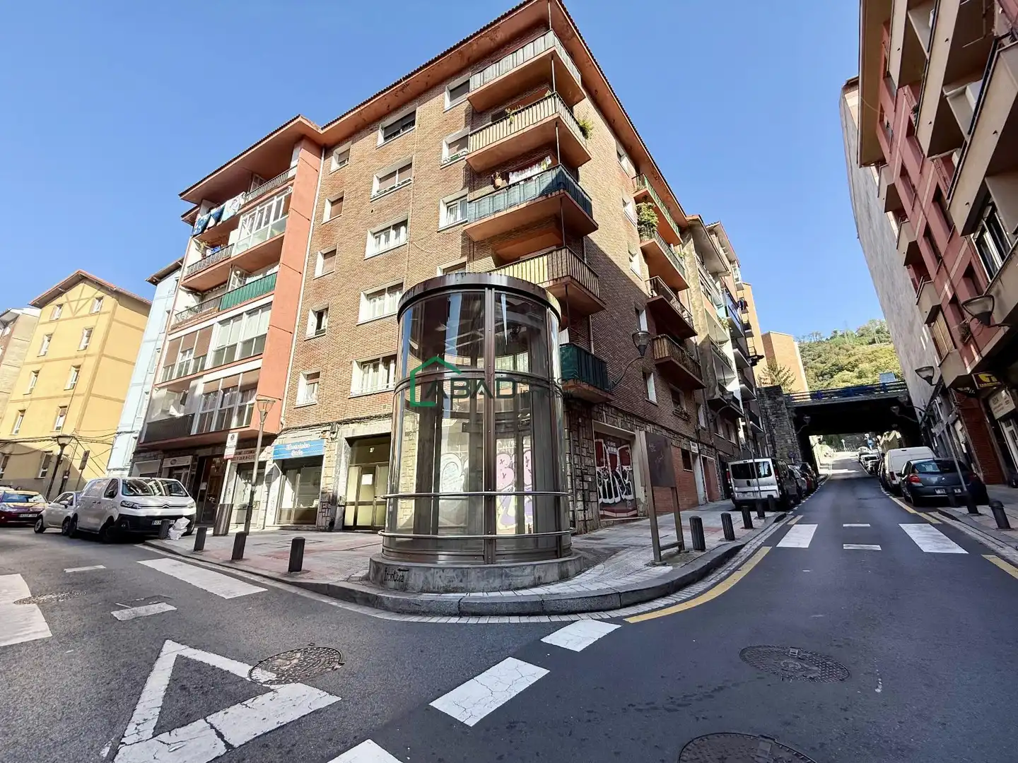 Vista exterior de Pis en venda en Bilbao  amb Parquet, Terrassa i Balcó