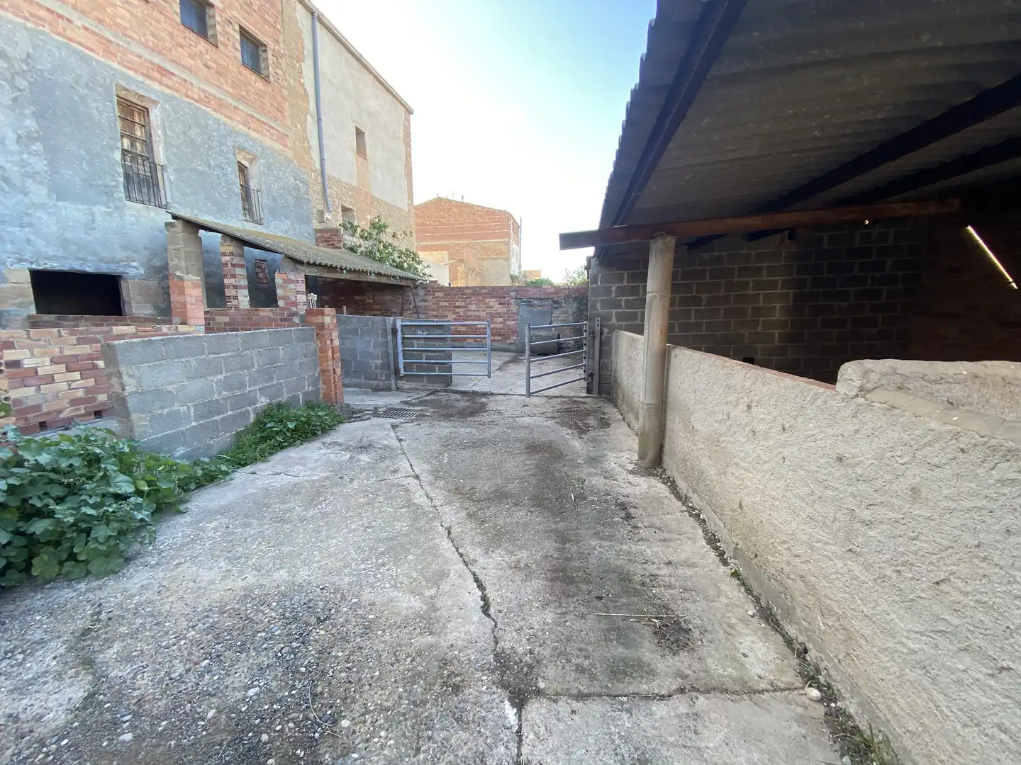 Aparcament de Finca rústica en venda en Torrebesses amb Jardí privat