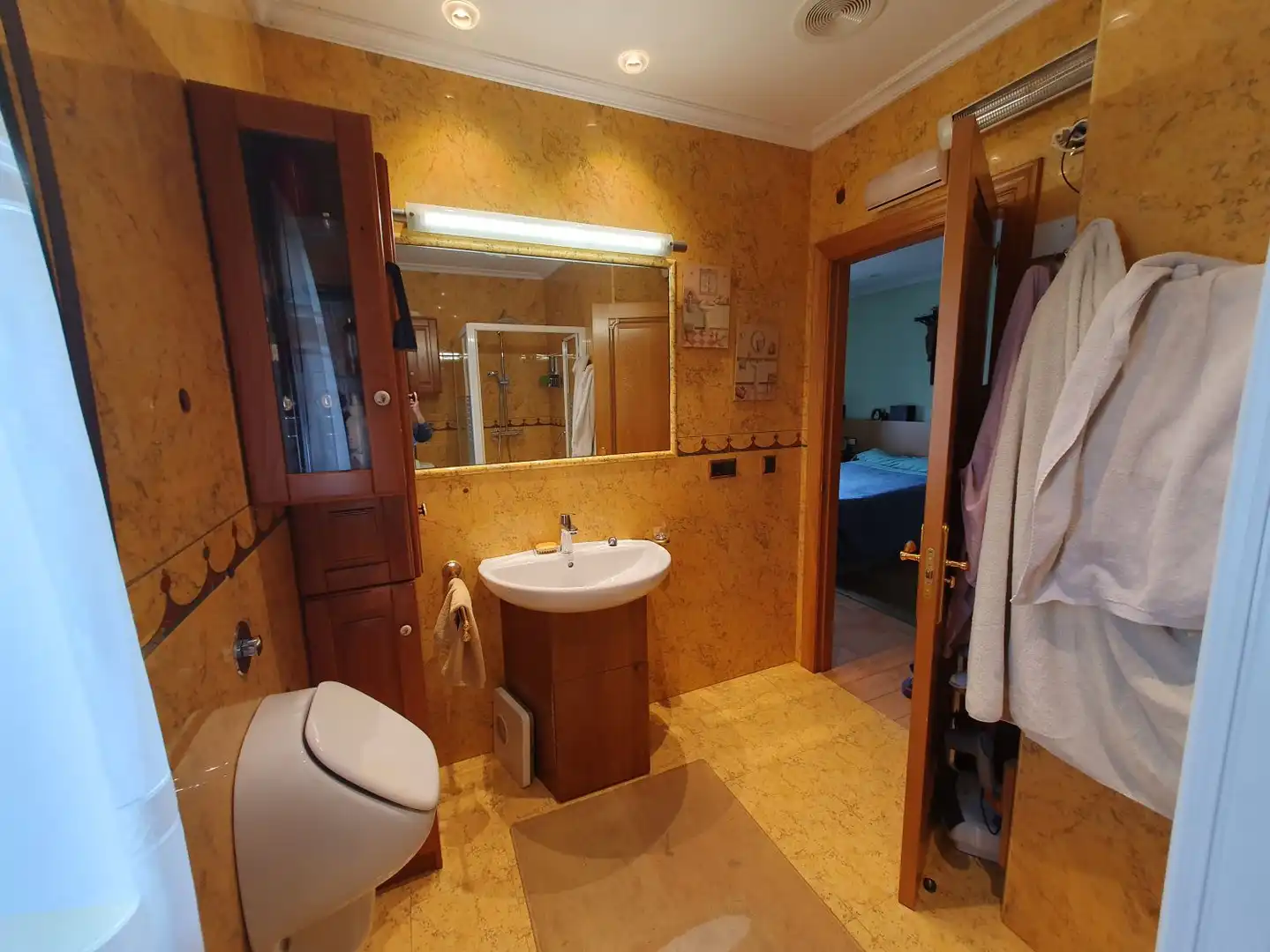 Badezimmer von Haus oder Chalet zum Verkauf in Grado mit Klimaanlage, Heizung und Terrasse