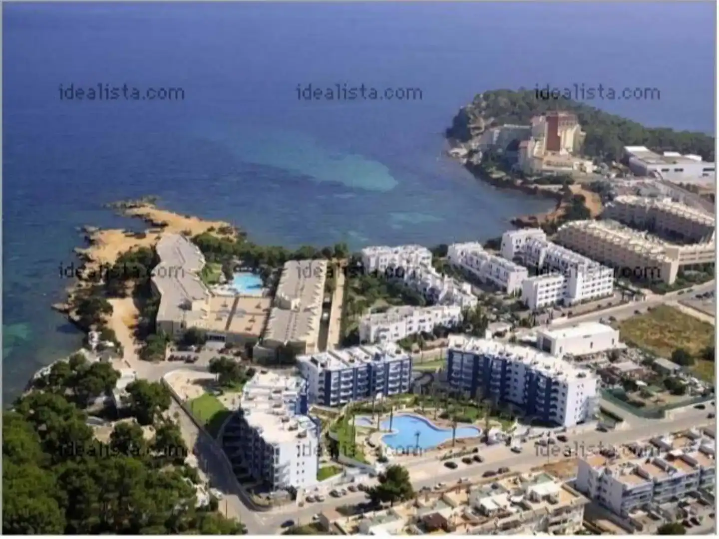 Außenansicht von Wohnungen zur Miete in Santa Eulària des Riu mit Klimaanlage und Schwimmbad
