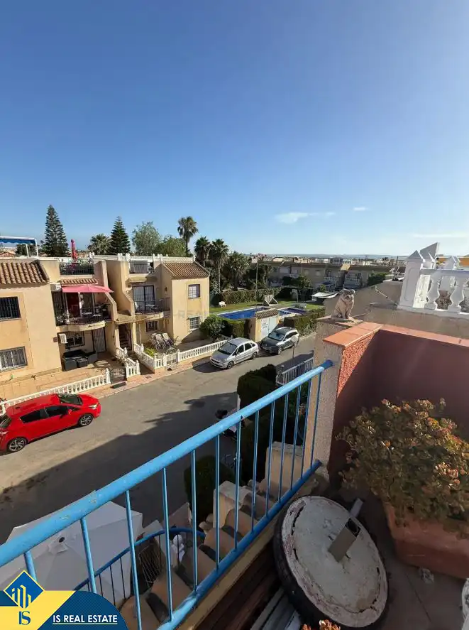 Bungalow con piscina en venta en Zona Carrefour - Urbanizaciones