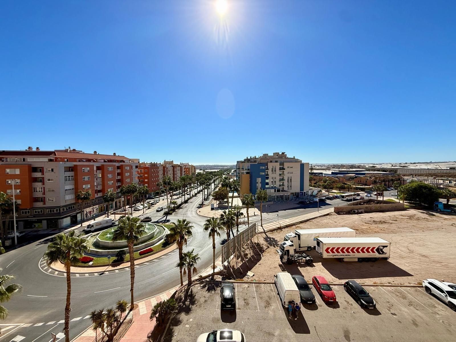 Vista exterior de Piso en venta en Roquetas de Mar con Aire acondicionado y Terraza