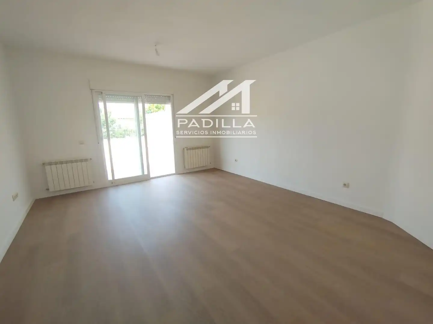 Wohnzimmer von Einfamilien-Reihenhaus zum Verkauf in Méntrida mit Heizung